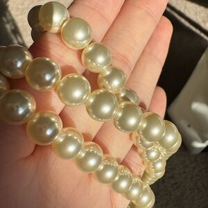 Elegant Cream Pearl Necklace